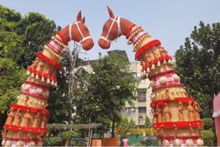 pandal prepared on the theme of "Shades of Clay"