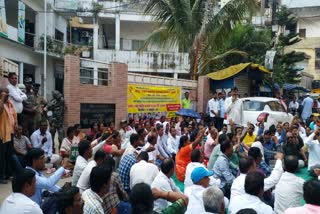 TET pass Para Teachers protest in front of congress party office in Ranchi