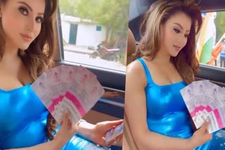 Urvashi Rautela seeks help to get her iPhone back  Urvashi Rautela Lost 24 carat Gold iPhone  ലോകകപ്പ് മത്സരത്തിനിടെ ഐഫോൺ നഷ്‌ടമായി  സഹായം അഭ്യർഥിച്ച് ഉർവ്വശി റൗട്ടേല  ആരാധകരോട് സഹായം അഭ്യർഥിച്ച് ഉർവ്വശി റൗട്ടേല  ഉർവശി റൗട്ടേല  ഉർവശി റൗട്ടേലയുടെ ഐഫോൺ നഷ്‌ടമായി  Urvashi Rautela Lost iPhone  Urvashi Rautela instagram post  24 carat real gold iphone  India vs Pakistan match