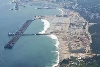 Vizhinjam port  Dispute among the leaders over Vizhinjam port  First ship at Vizhinjam port  വിഴിഞ്ഞം തുറമുഖം  ആദ്യ കപ്പലിനെ വരവേറ്റു  നേതാക്കൾ തമ്മിൽ ക്രെഡിറ്റിനായി പിടിവലി  Leaders scramble for credit  വിഴിഞ്ഞം തുറമുഖം സ്വപ്‌ന പദ്ധതി  Vizhinjam port dream project  വിഴിഞ്ഞം തുറമുഖം യഥാർത്ഥ്യമാകുന്നു  Vizhinjam port becomes real