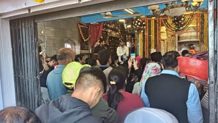 Crowd of devotees in Shaktipeeth of Shimla