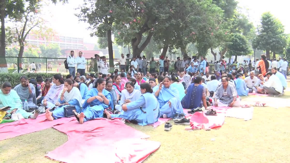 Employees protest at Chandigarh PGI