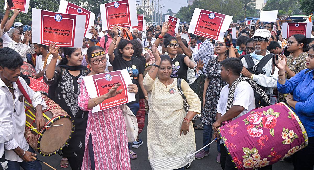 Protestors at the Droha Carnival