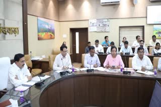 Chhindwara collector meeting on cm helpline cases delay