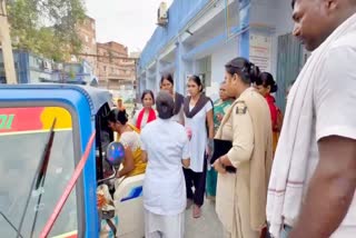 Delivery on road in Nawada