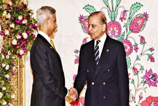 EAM Jaishankar shooks hand with Pak PM Sharif