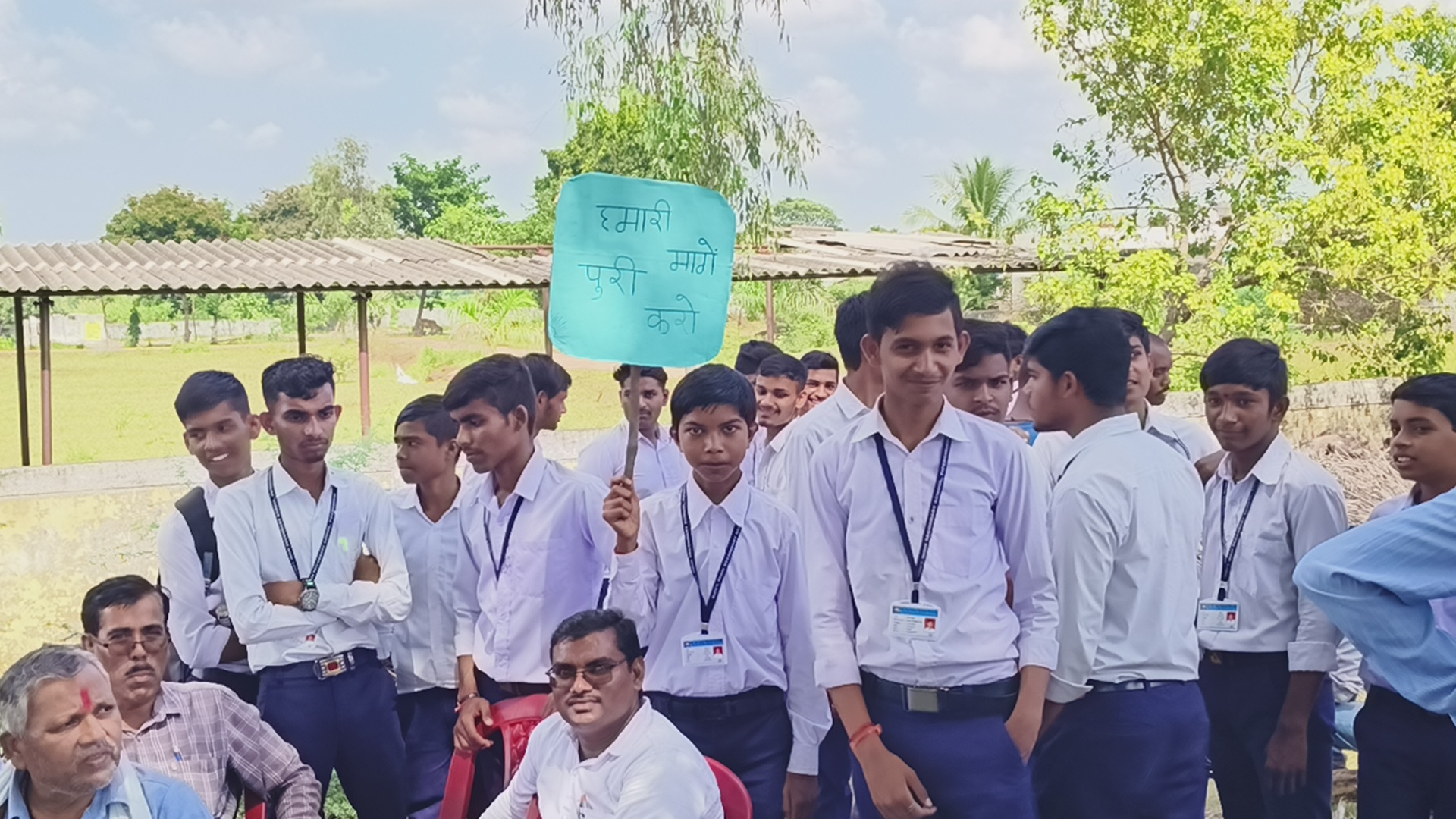 Balod protest for school