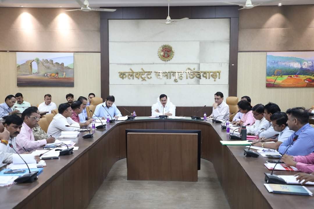 Chhindwara collector meeting