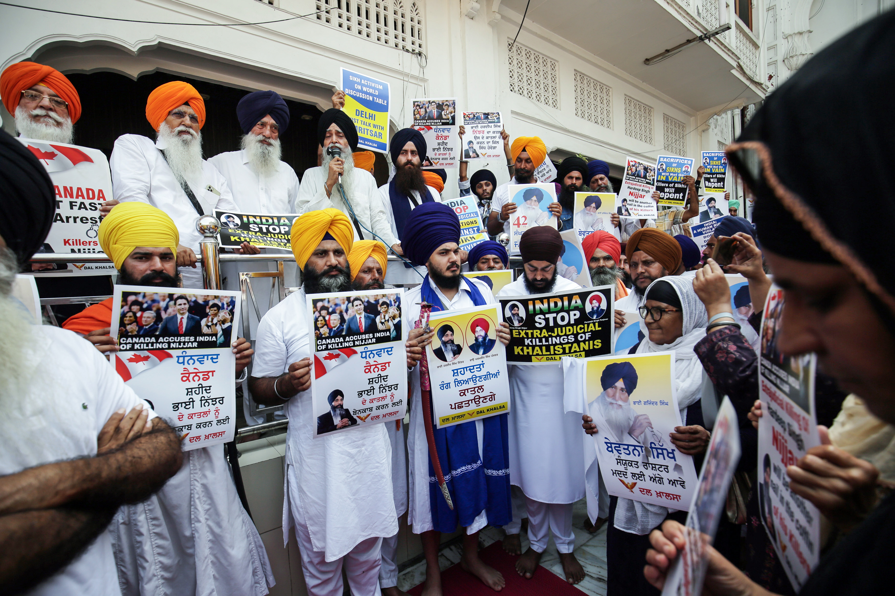 Members of Dal Khalsa protest over death of Khalistani separatist Hardeep Singh Nijjar, at the Golden Temple, in Amritsar on 29 Sep. 2023.