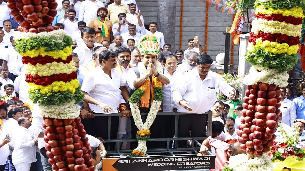 B Y Vijayendra receiving felicitation