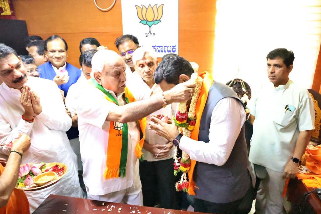 Vijayendra takes oath in presence of BJP stalwarts