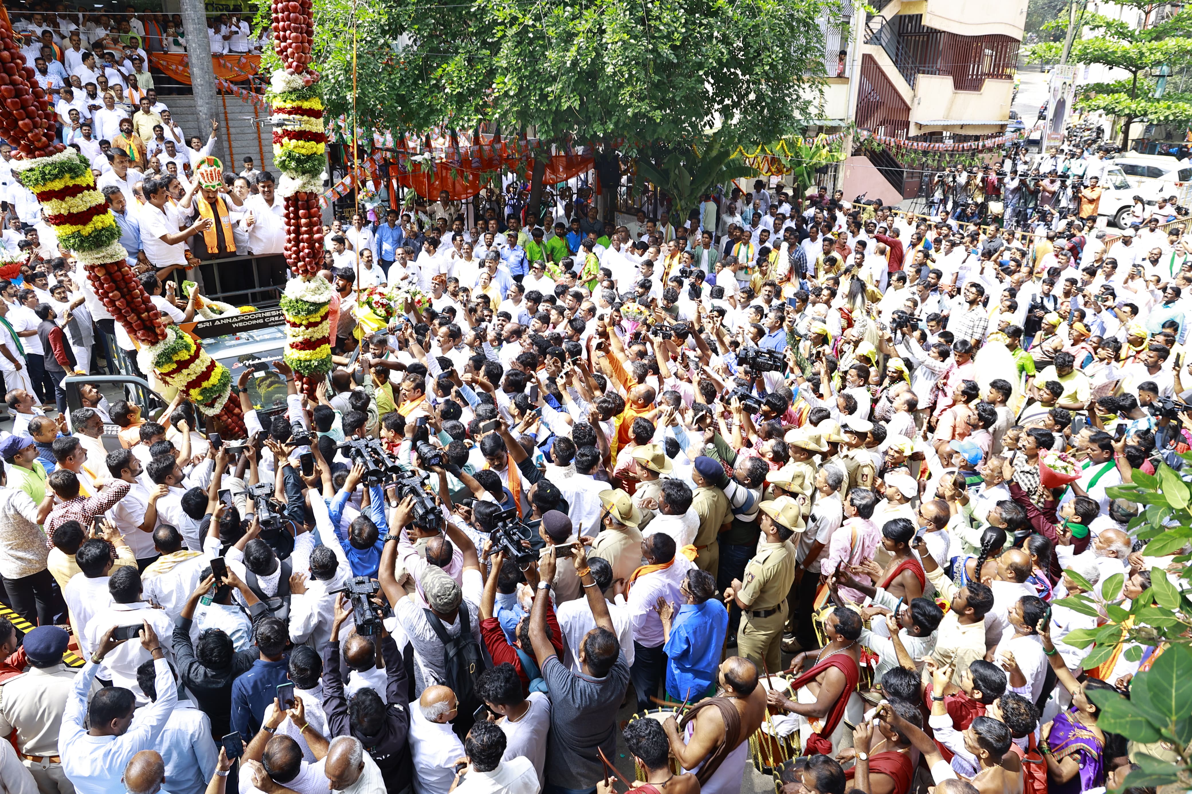 yediyurappa-grandly-launching-his-son-mass-image-touching-ceremony