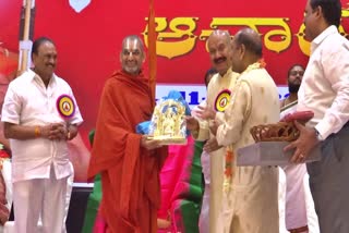 Honoring_Chinna_Jeeyar_Swamy_in_the_Name_of_Acharya_Seva