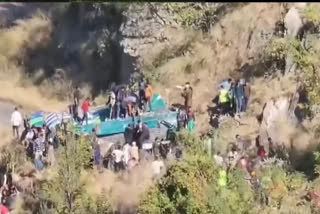 MAJOR ROAD ACCIDENT IN KASHMIR SEVERAL FEARED DEAD