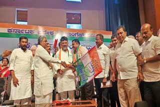 JDS leader Gaurishankar and Dasarahalli Manjunath joined the Congress.