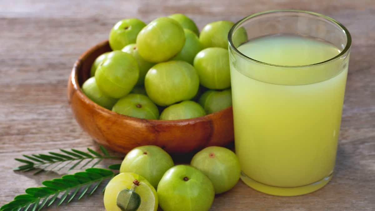 Benefits of Amla Juice on Skin and Body According to Ayurveda