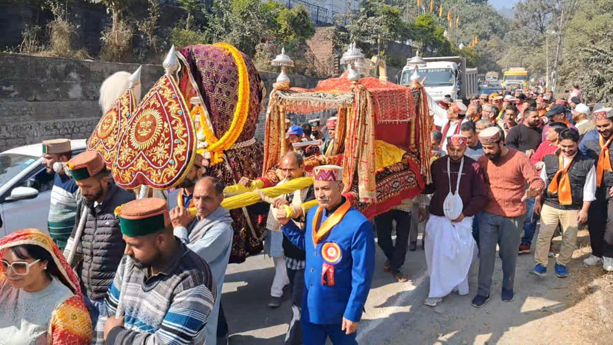 मांडव्य उत्सव के दौरान निकाली गई रथ यात्रा