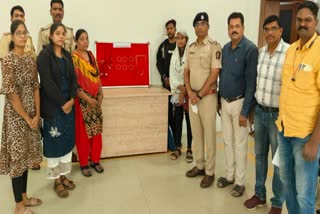 nanded news with help of police woman got back jewellery belonging to her brother