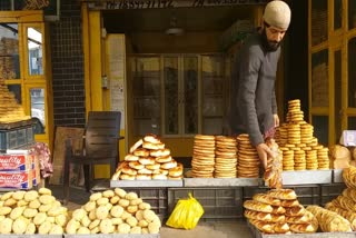 اننت ناگ کا،ٹی بی شاہ گاؤں کشمیر کی روایتی تندوری روٹی بنانے میں مقبول