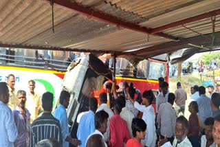 Accident between Bus Auto