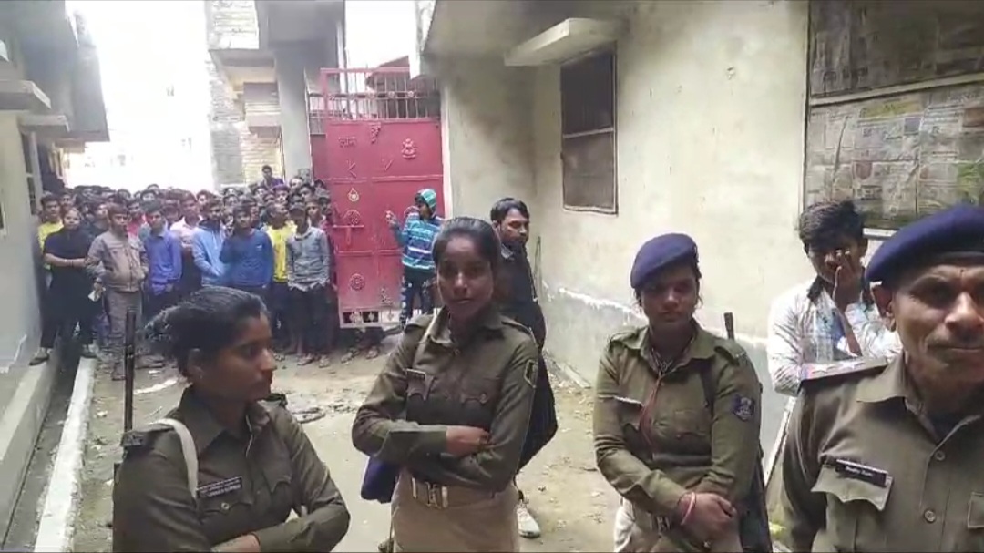 मौके पर पहुंची पुलिस.