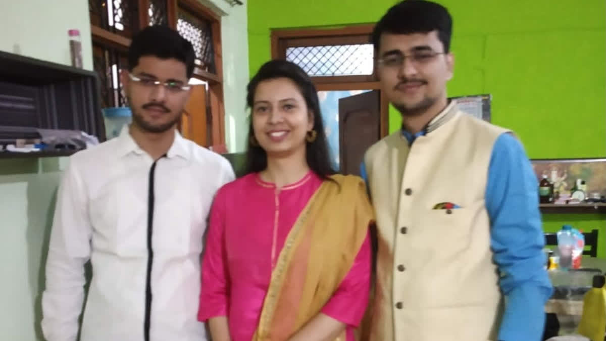 Meet Proud Father Mahesh Shukla, As All 3 Children Cracked UPSC Exam