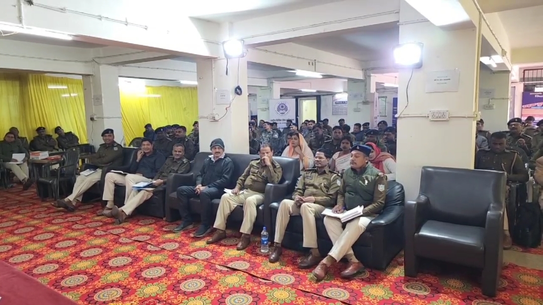 law-programm-taught-the-lessons-to-police-officers-in-dhanbad