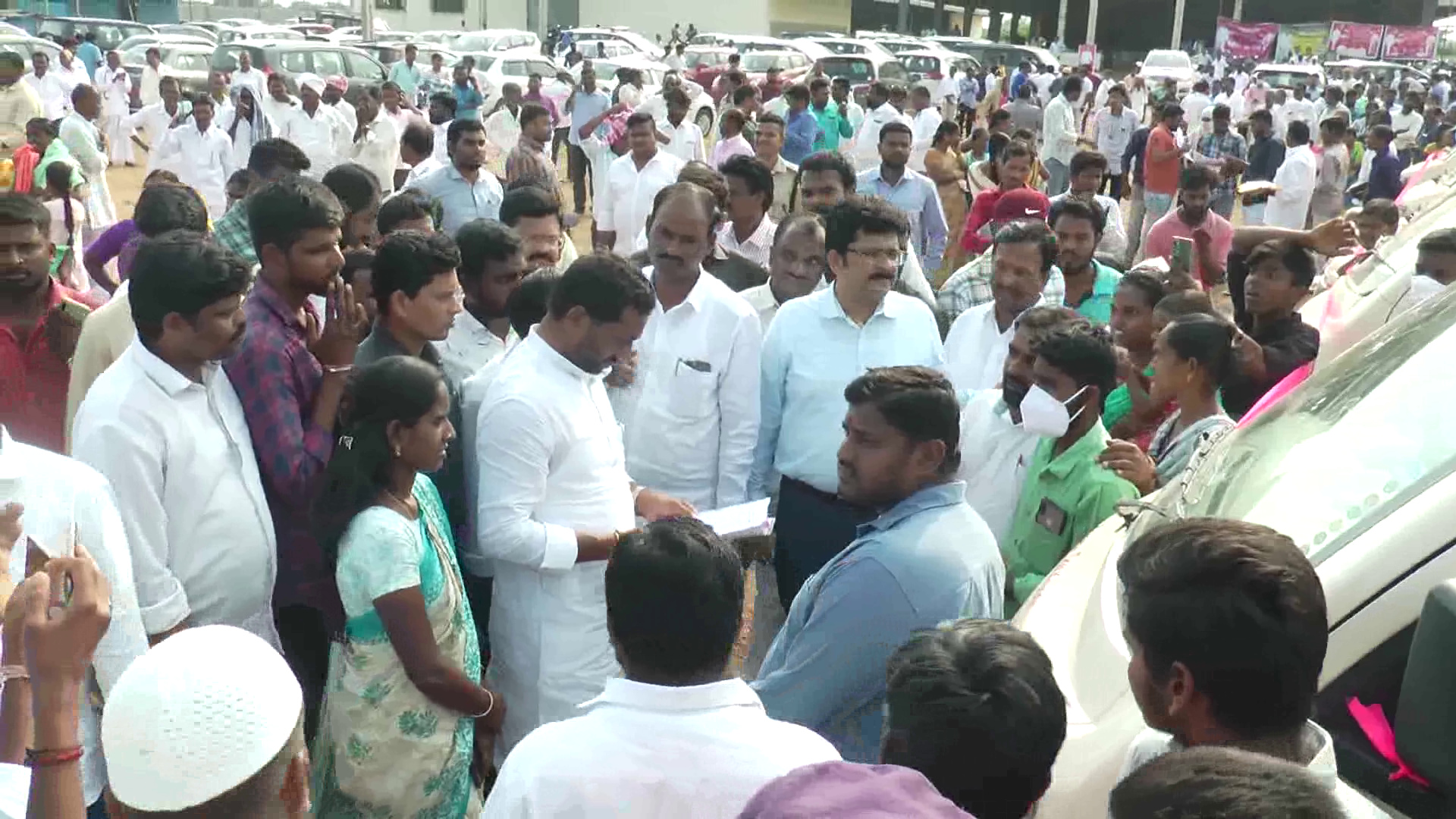 dalit bandhu funds distribution in dubbaka