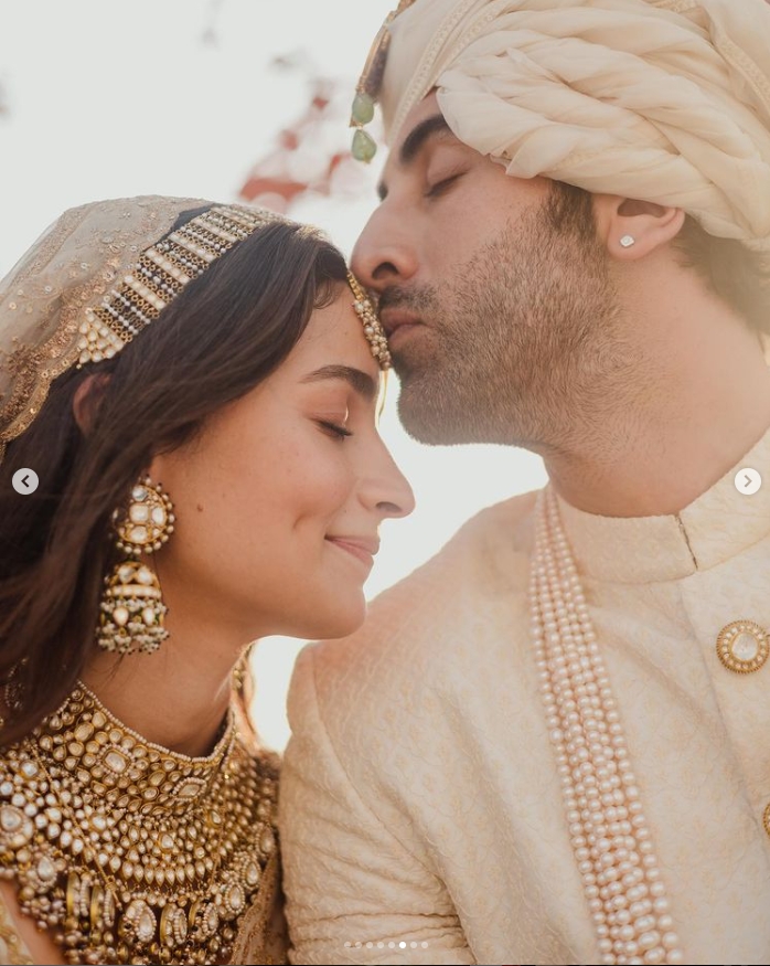 Alia ranbir marriage: આલિયા ભટ્ટે ઈન્સ્ટાગ્રામ અકાઉન્ટ સેર કરી તેના લગ્નની તસવીરો