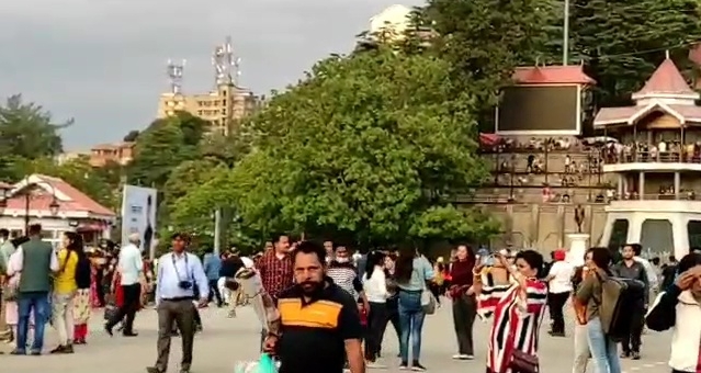 Tourists reaching Shimla.