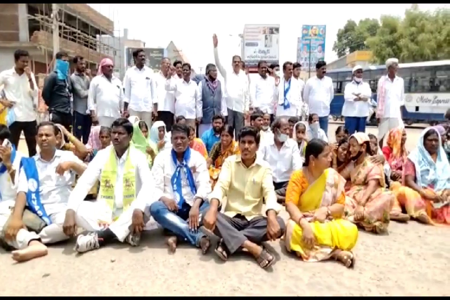 Dharna of public associations to support the family of the deceased