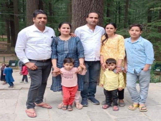 Sikar Doctor with family