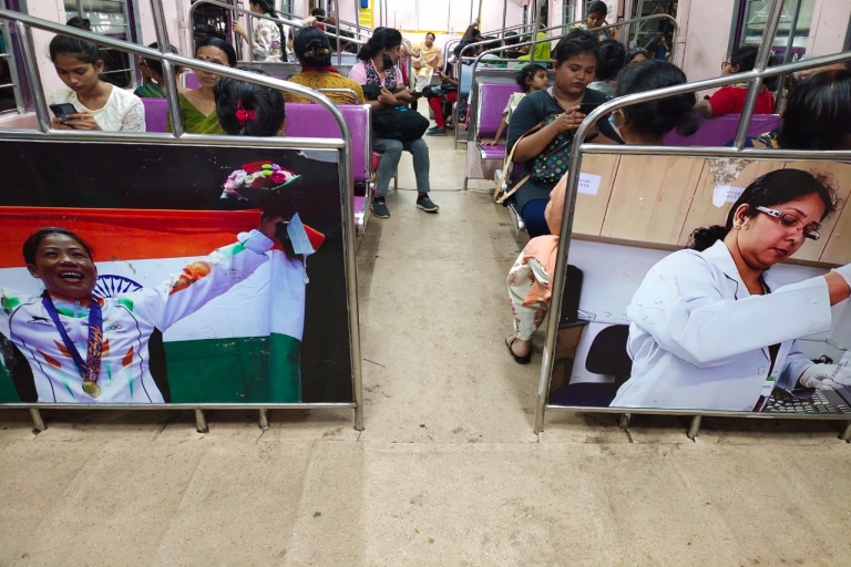 Pictures Painted on the Local Train. photo : Bhaktilata Das