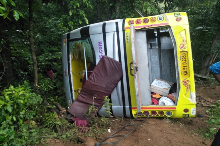 bus overturned in Shivamogga