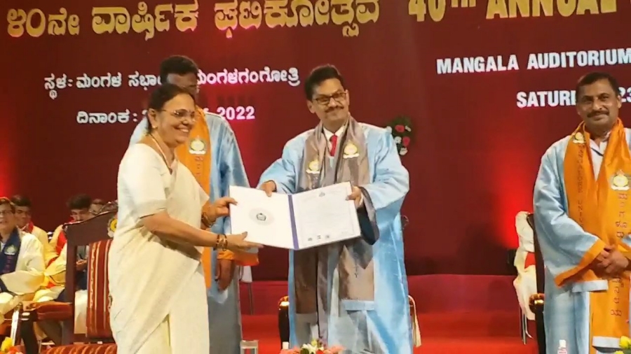 75 Year old woman Gets PHD From Mangaluru University  75-ാം വയസിൽ പിഎച്ച്‌ഡി സ്വന്തമാക്കി ഉഷ ചഡഗ  ഉഡുപ്പി പിഎച്ച്‌ഡി നേടി 75കകാരി  സംസ്‌കൃത വിദ്വത് വിഷയത്തിൽ പിഎച്ച്‌ഡി സ്വന്തമാക്കി ഉഷ ചഡഗ  Usha Chadaga from uduppi gets PHD From Mangaluru University