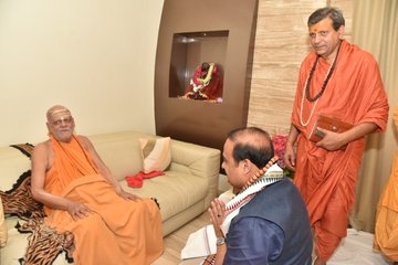 Jagadguru arrives in Guwahati