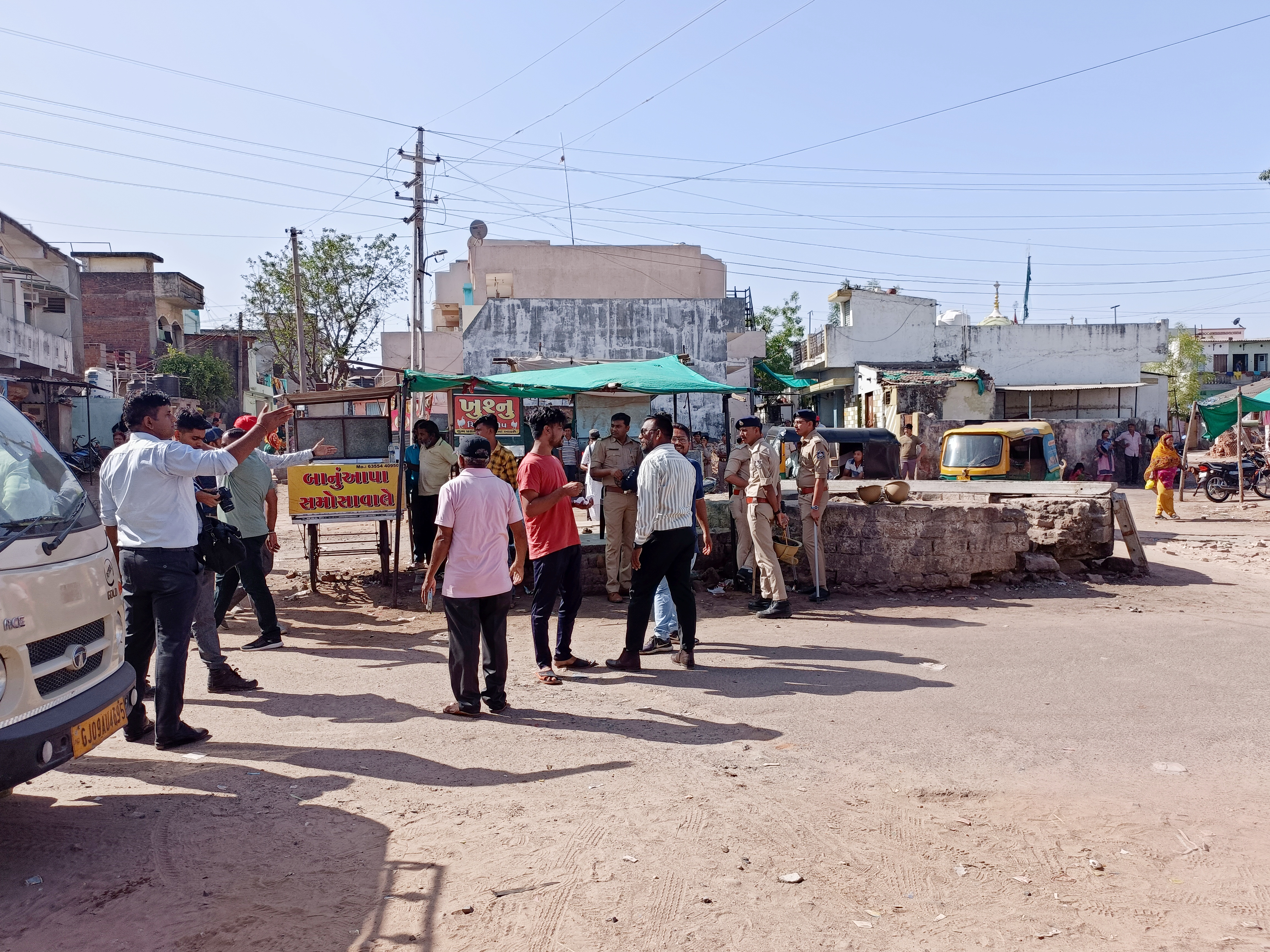 છાપરિયા વિસ્તારમાં ગેરકાયદે દબાણ દૂર કરાયા