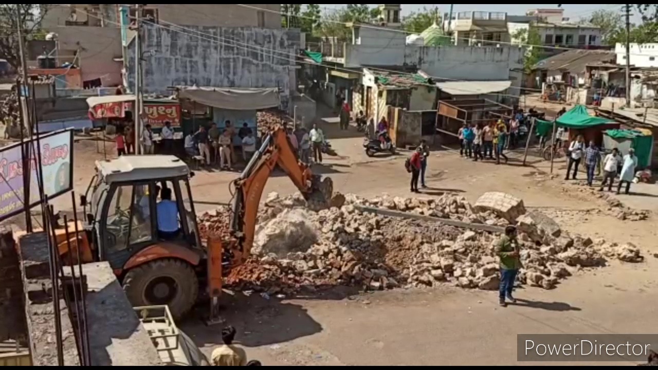 demolition drive begins in riot-hit Himmatnagar using Bulldozers