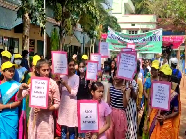 aap-protest-against-acid-attack-in-bengaluru