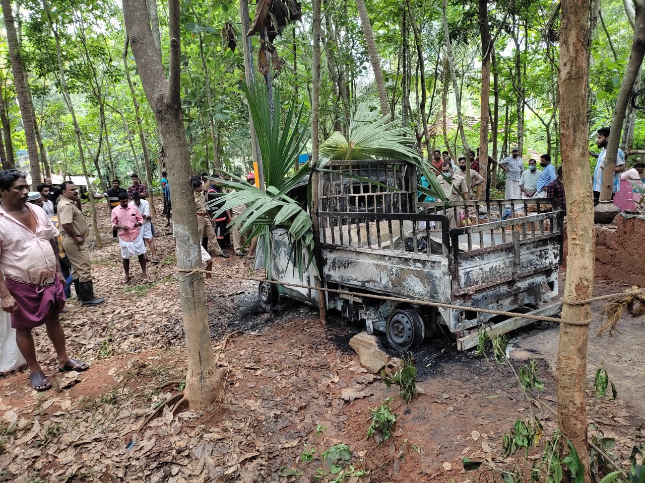 Mother and child found charred in a goods auto