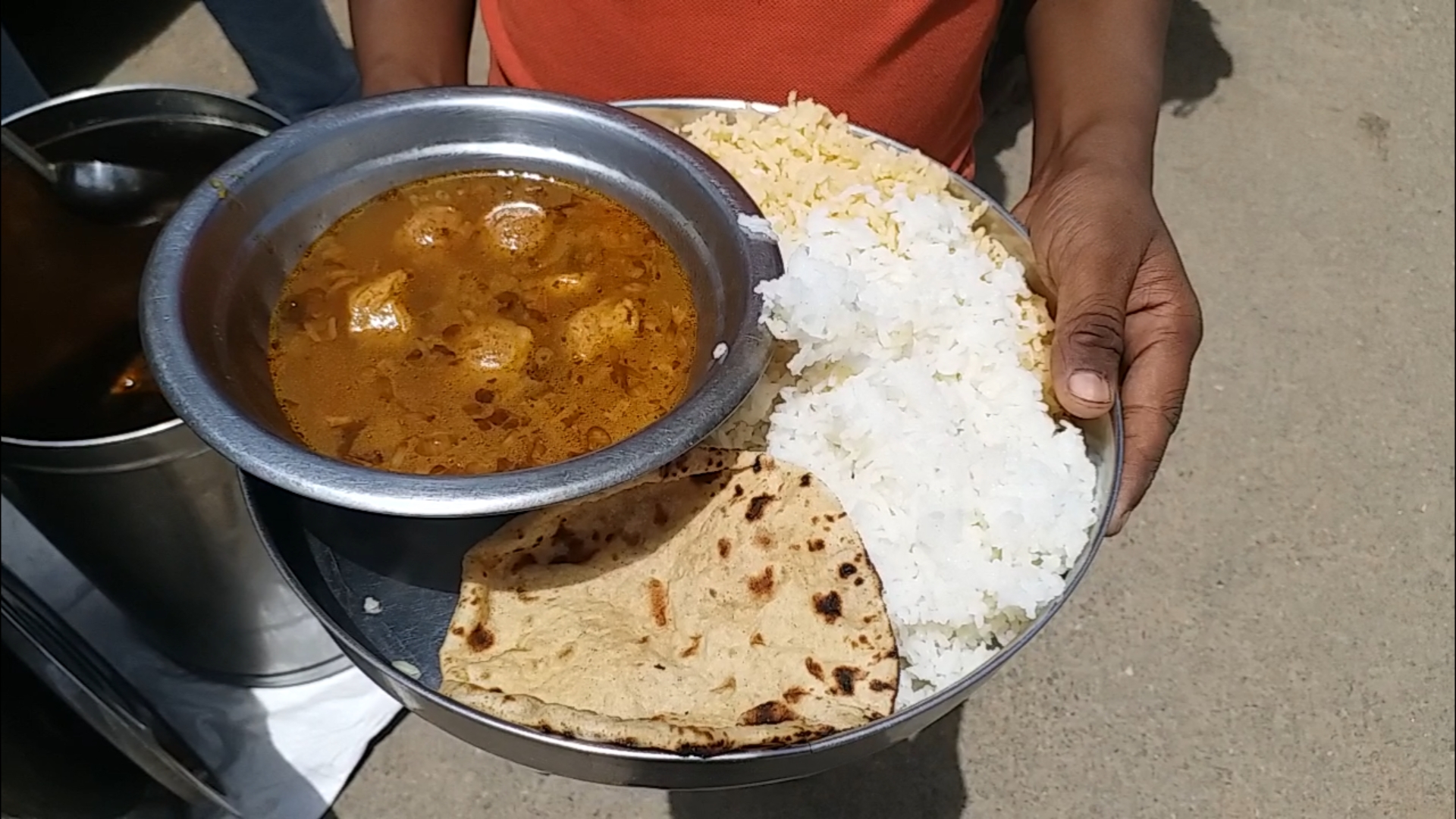 Moolchandani family of Ajmer feeds 1500 people daily