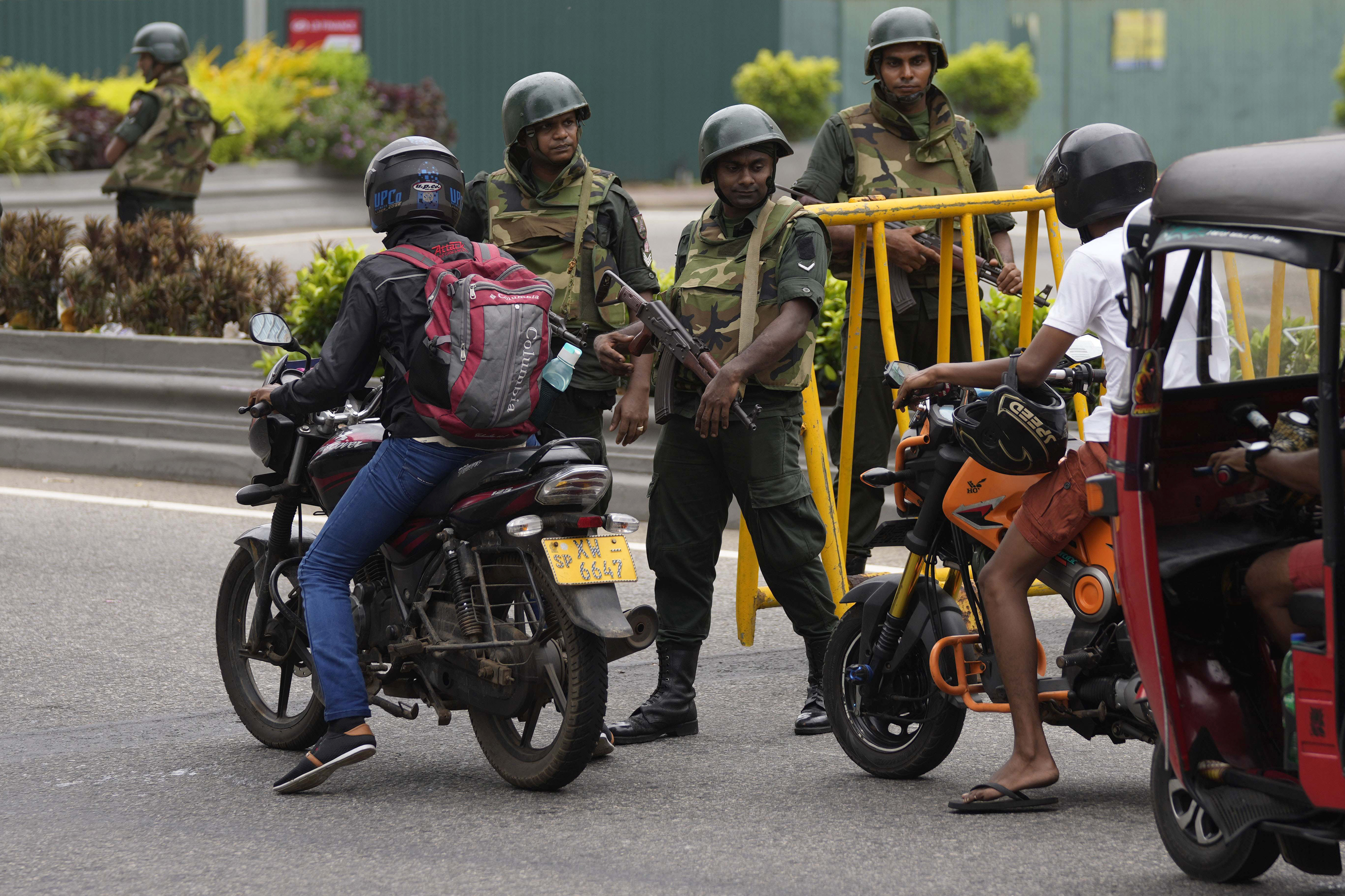 Sri Lanka violence: ଅସମ୍ଭାଳ ଶ୍ରୀଲଙ୍କା, ରାଜପଥରେ ସେନା