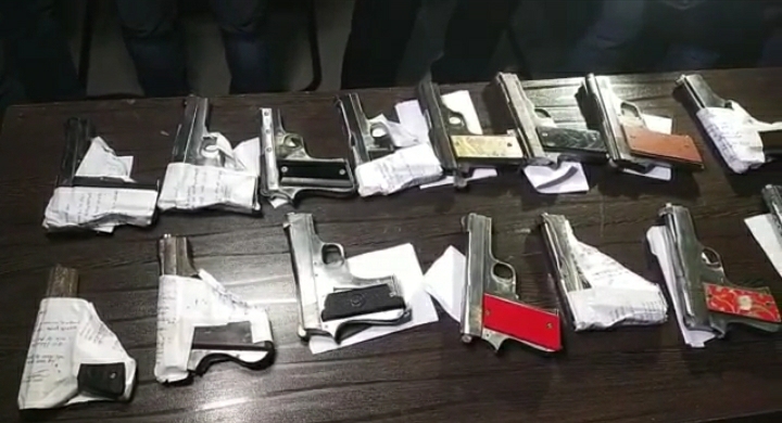 Indore crime branch caught a cache of illegal weapons