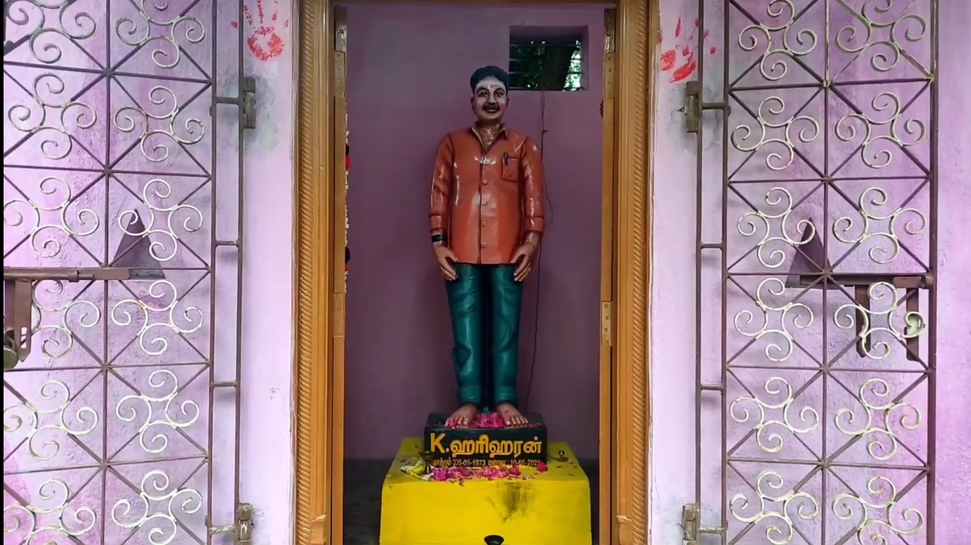 Kancheepuram: Parents puts up statue in memory of their beloved son