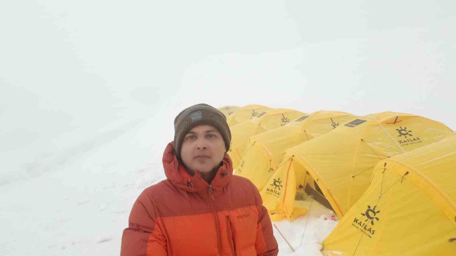 Assam origin Hedayet Ali climbs mount everest