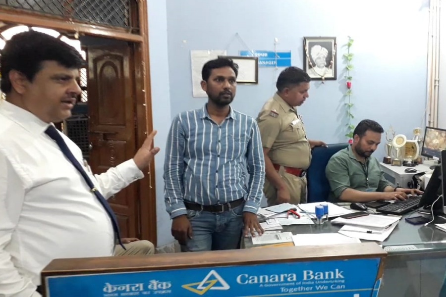 loot from Canara Bank in gharaunda