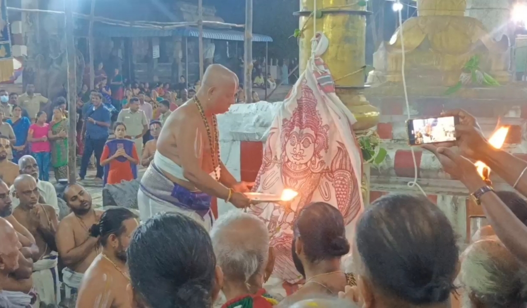 காஞ்சிபுரம் வரதராஜ பெருமாள் கோவிலில் வைகாசி பிரம்மோற்சவம் கொடியேற்றத்துடன் துவங்கியது!