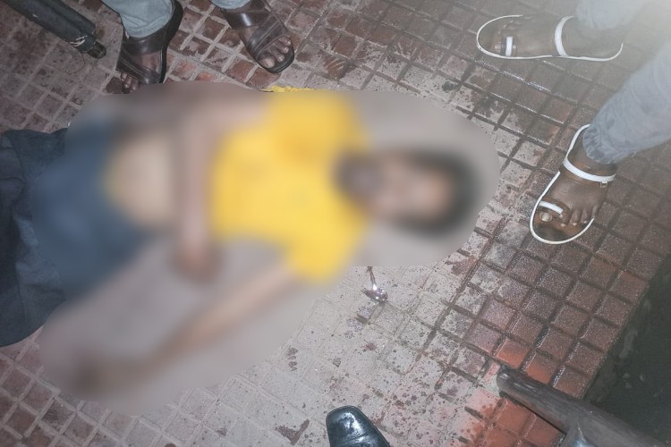 man died by electric shock at Bangalore bus stop