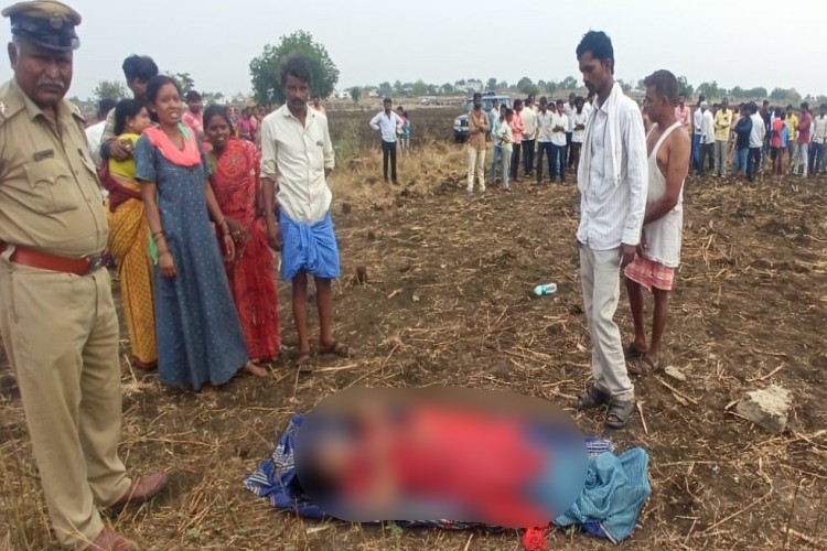 Mother commits suicide by jumping into a well with her child at chincholi