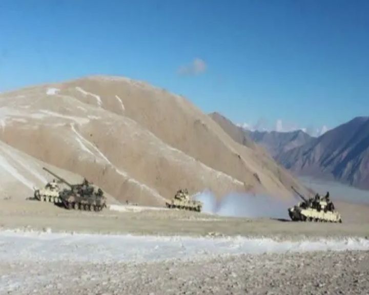 India China Border: ਚੀਨ ਨੂੰ ਮੂੰਹਤੋੜ ਜਵਾਬ ਦੇਣ ਲਈ ਭਾਰਤੀ ਫੌਜ ਦੀਆਂ 6 ਡਿਵੀਜ਼ਨਾਂ ਉੱਤਰ-ਪੂਰਬ ਵੱਲ ਭੇਜੀਆਂ ਗਈਆਂ